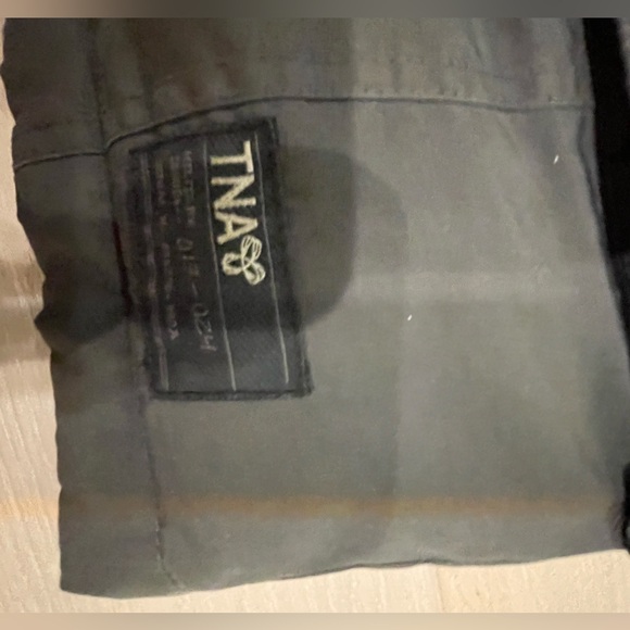 Aritzia Bancroft Down Jacket in dark grey - Picture 4 of 8